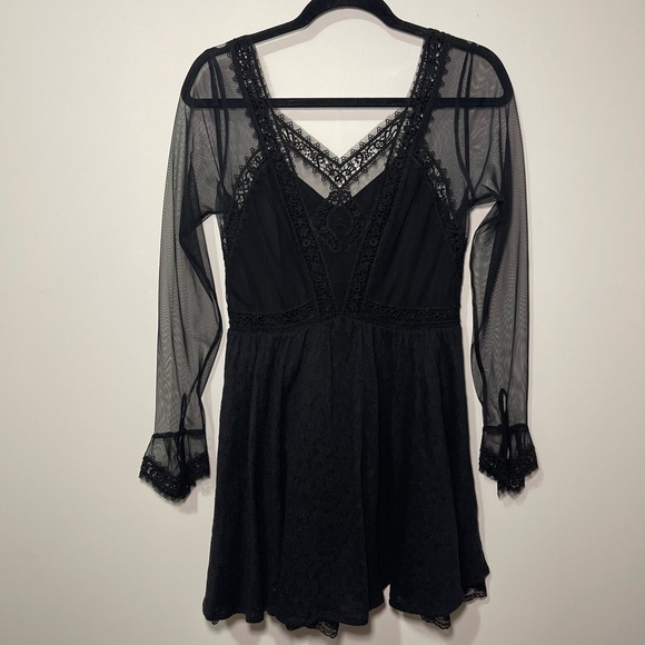 Free People Women’s Black Victorian Sheer Lace detail mini dress size 6 - Picture 3 of 9